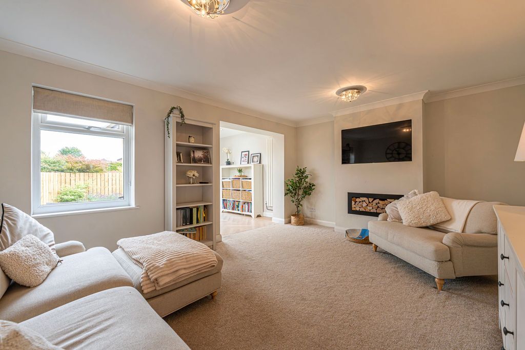 Property photo 3 of 33
