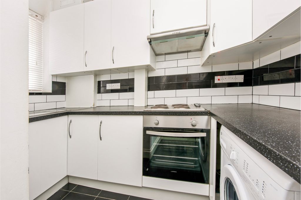 Property photo 2 of 8 Picture No. 53