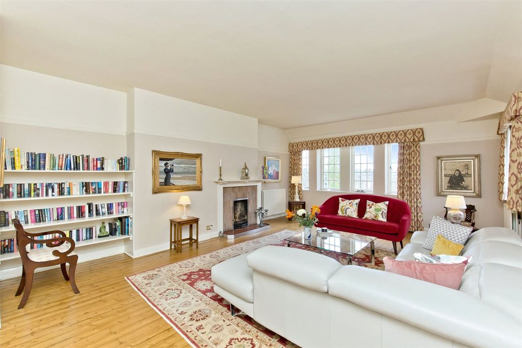 Property photo 3 of 17 Living Room