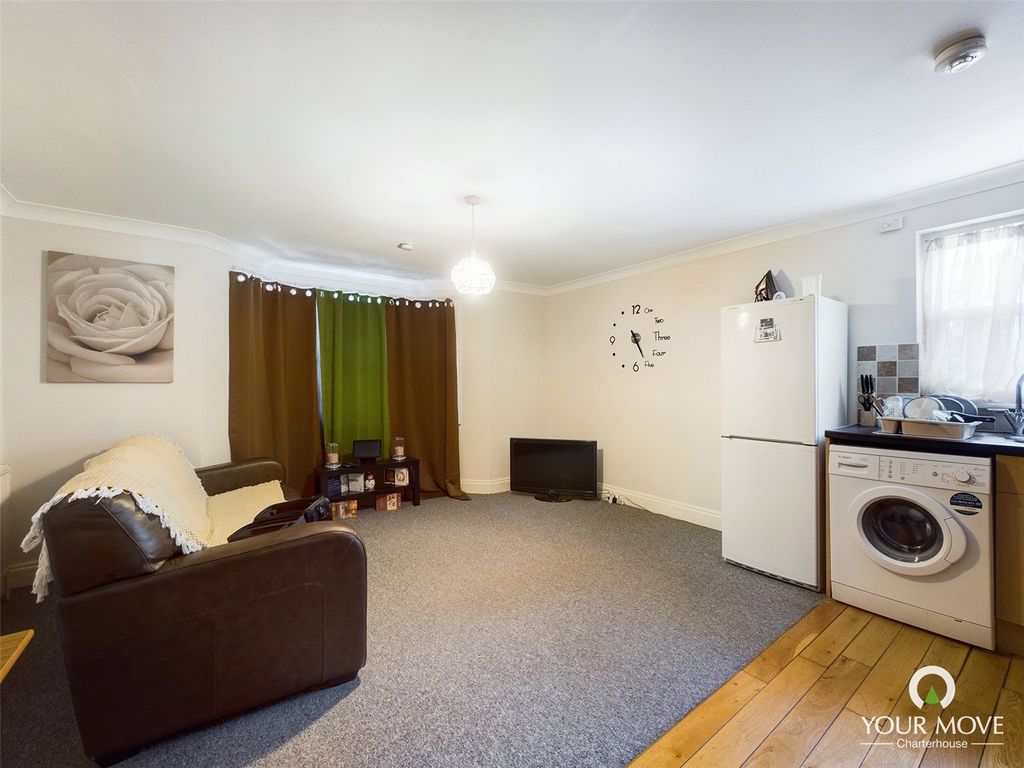 Property photo 1 of 5 Lounge/Kitchen