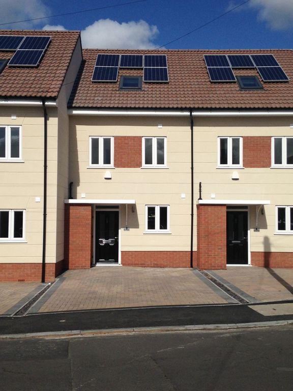 Property photo 3 of 7 Modern Terraced House With Neat Brick And Cream Fa...