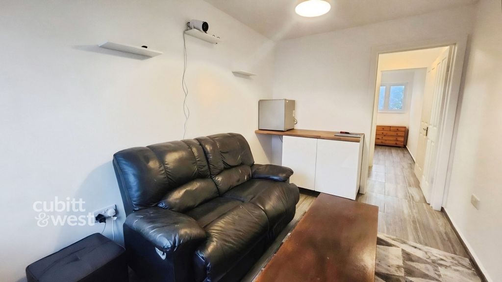 Property photo 1 of 7 B73c5E02-3