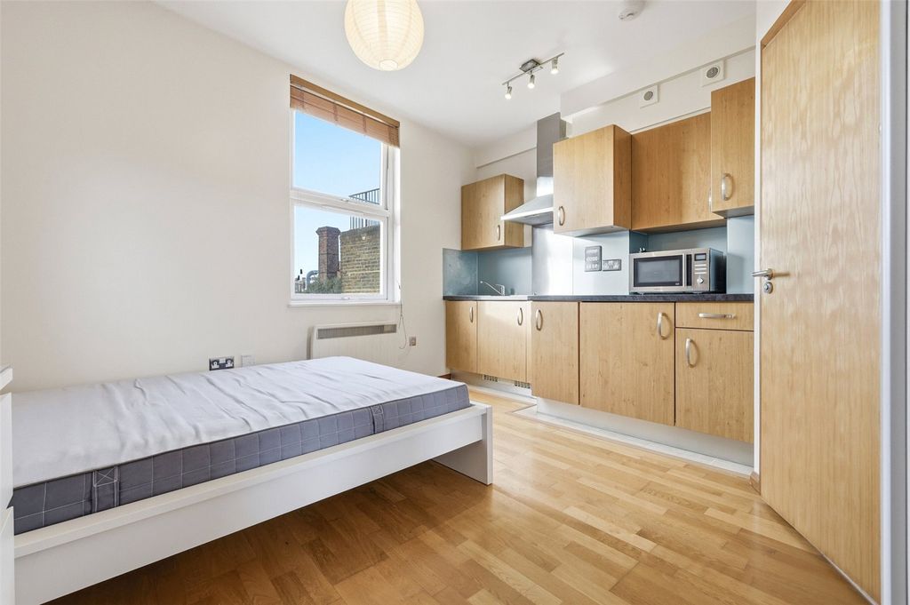 Property photo 1 of 8 Picture No. 05