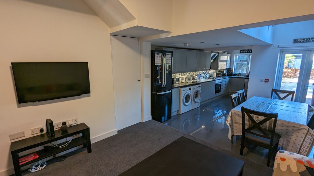 Property photo 1 of 5