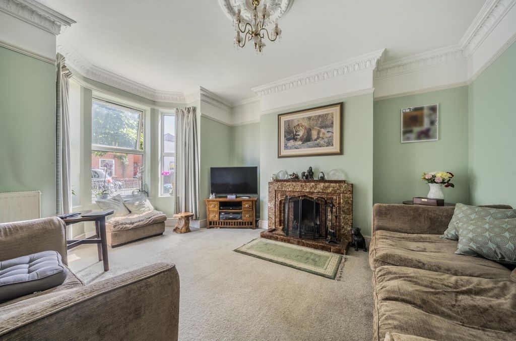 Property photo 2 of 15 1298783-20-6839dc...