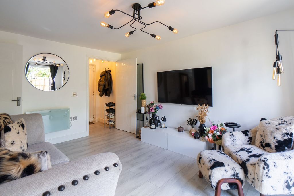 Property photo 2 of 23