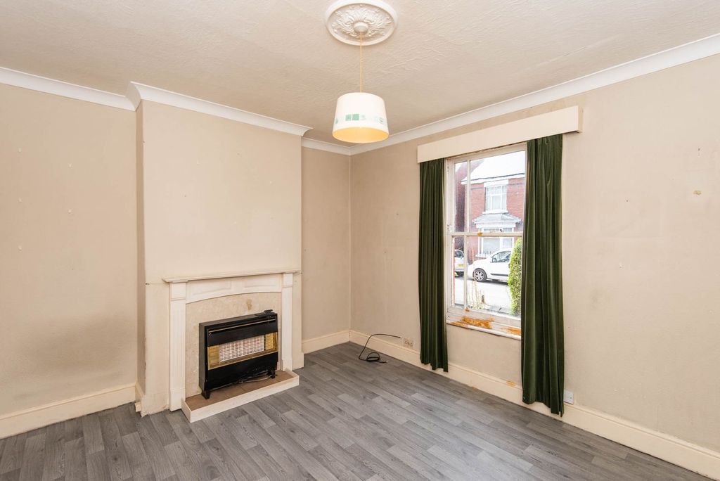 Property photo 2 of 14