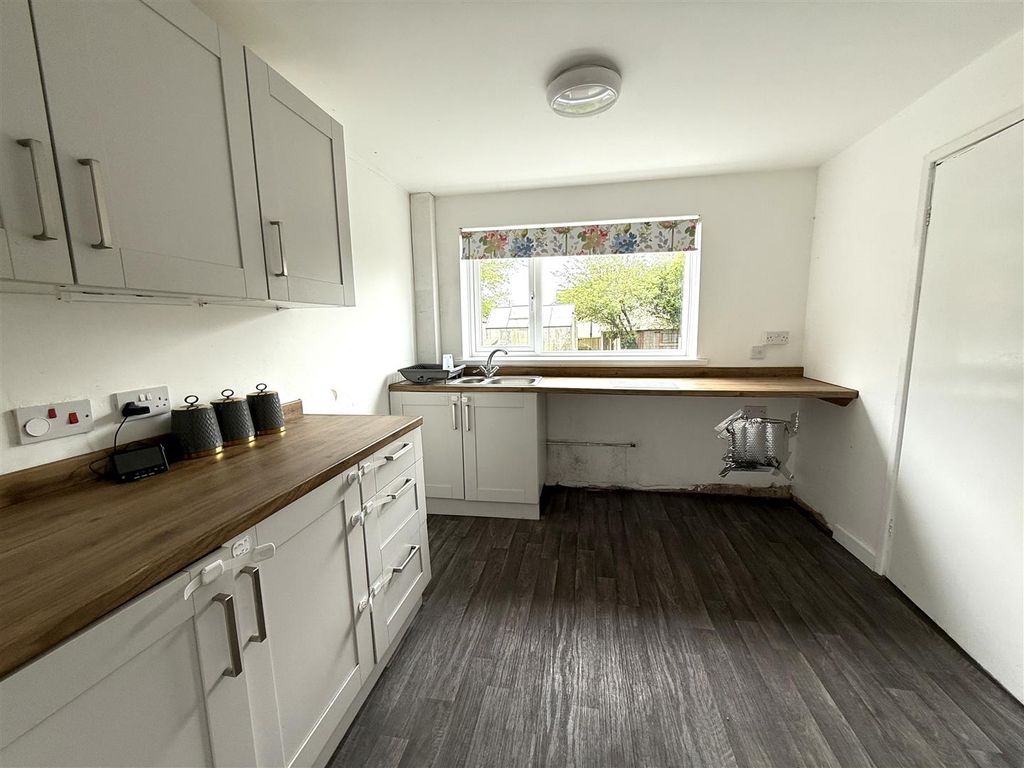 Property photo 2 of 14 4 Uplands Kitchen.Jpeg