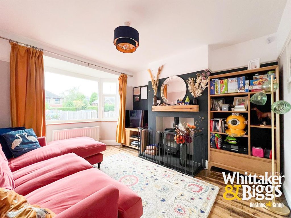 Property photo 2 of 18 Sitting Room