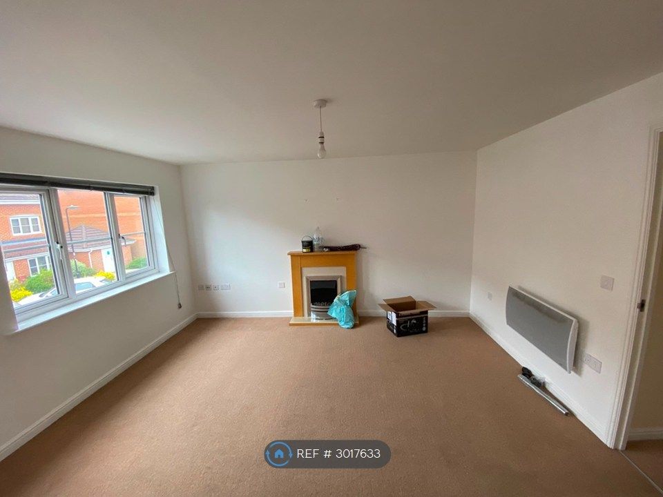 Property photo 1 of 6 Large Bedroom