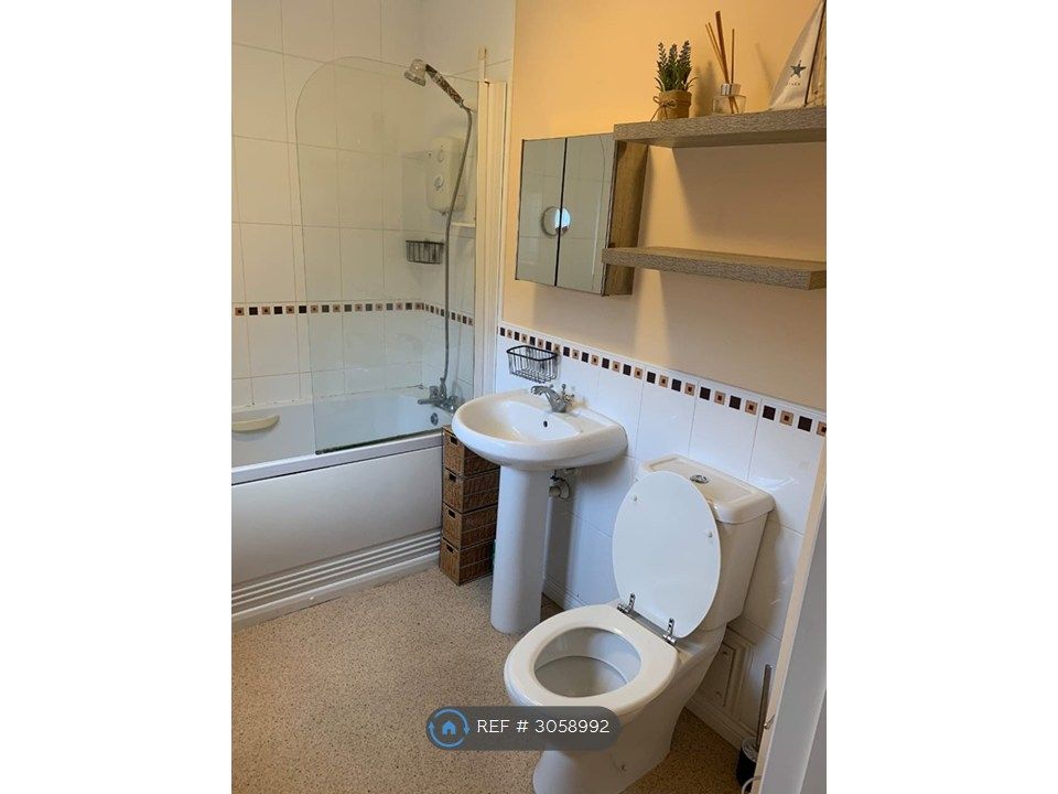 Property photo 2 of 9 Bathroom