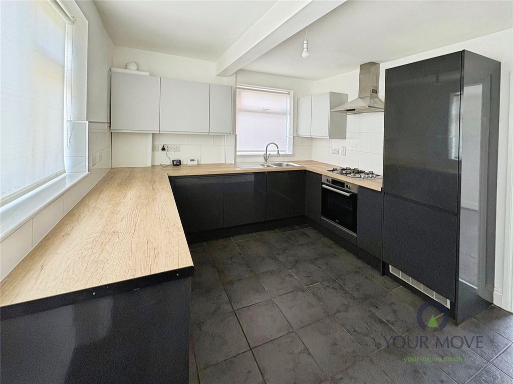 Property photo 2 of 9 Kitchen