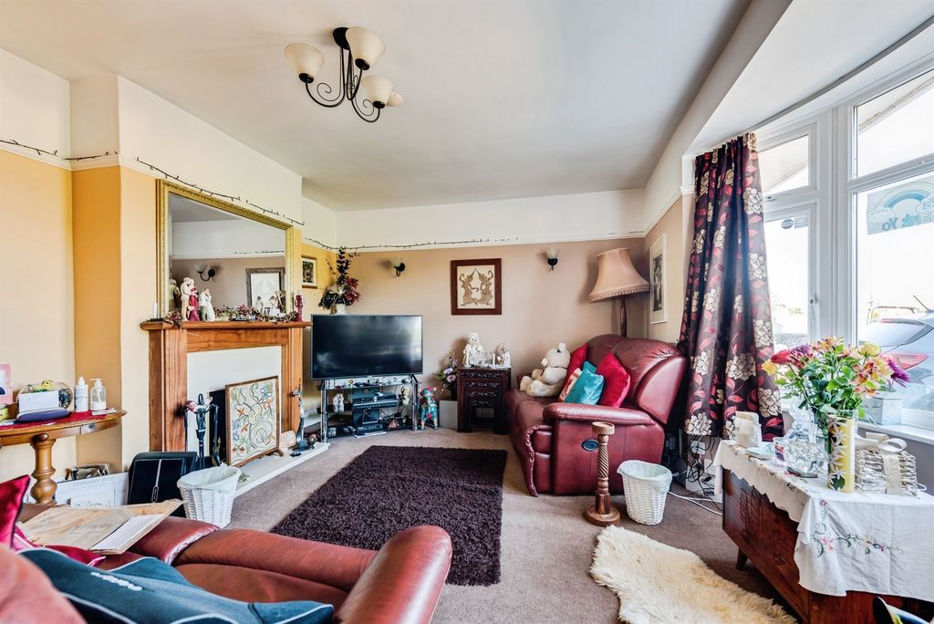 Property photo 2 of 19