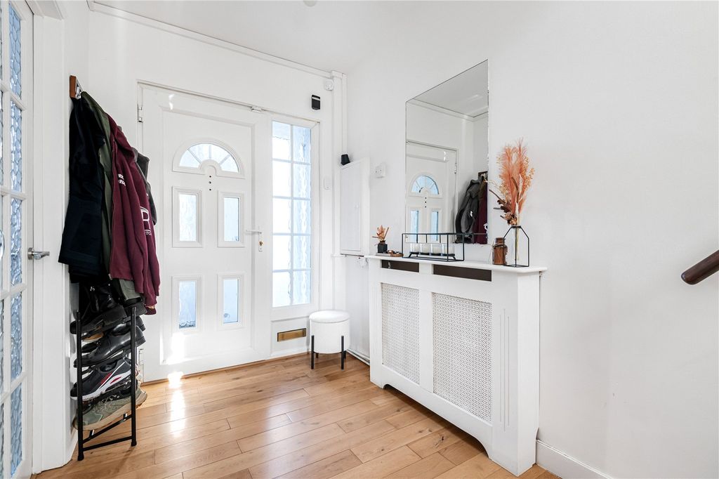 Property photo 3 of 23 Picture No. 24