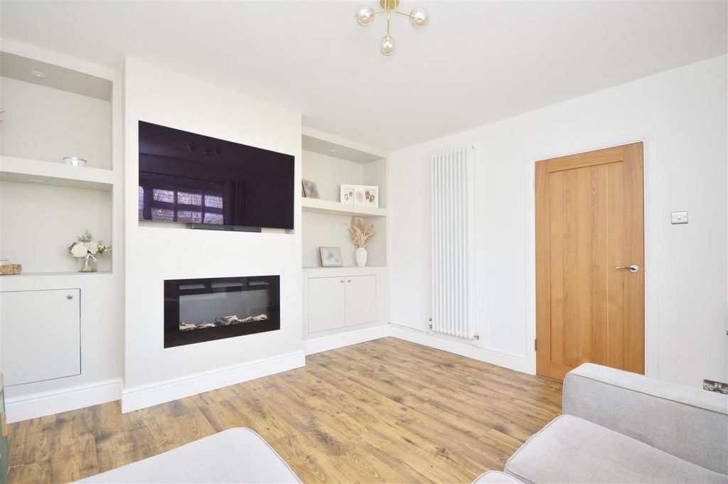 Property photo 3 of 16 Sitting Room