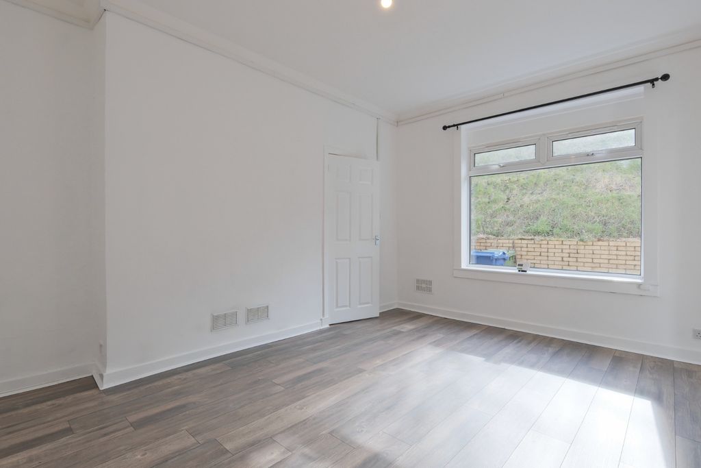 Property photo 3 of 26 4986604