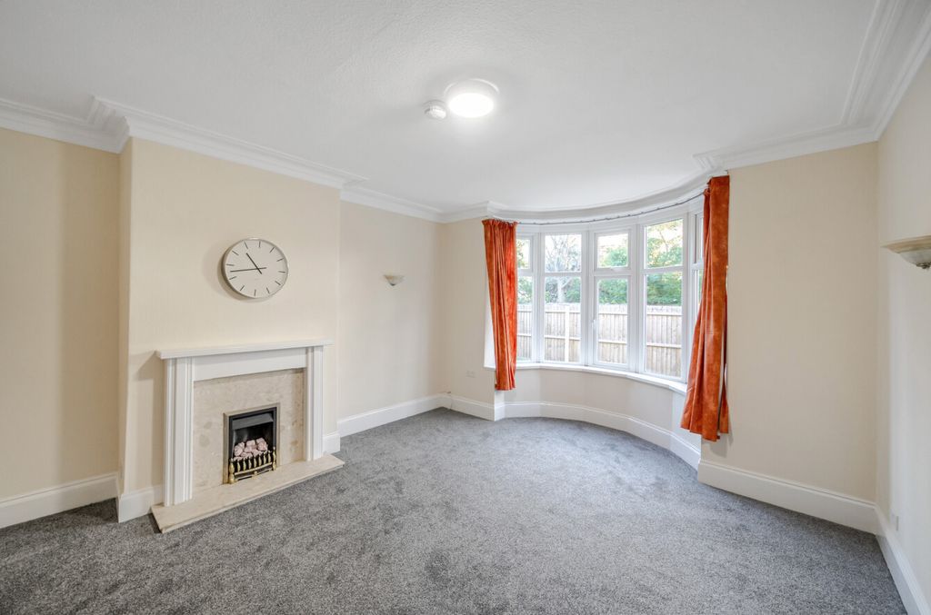 Property photo 2 of 21 1359996-17-68d42E...