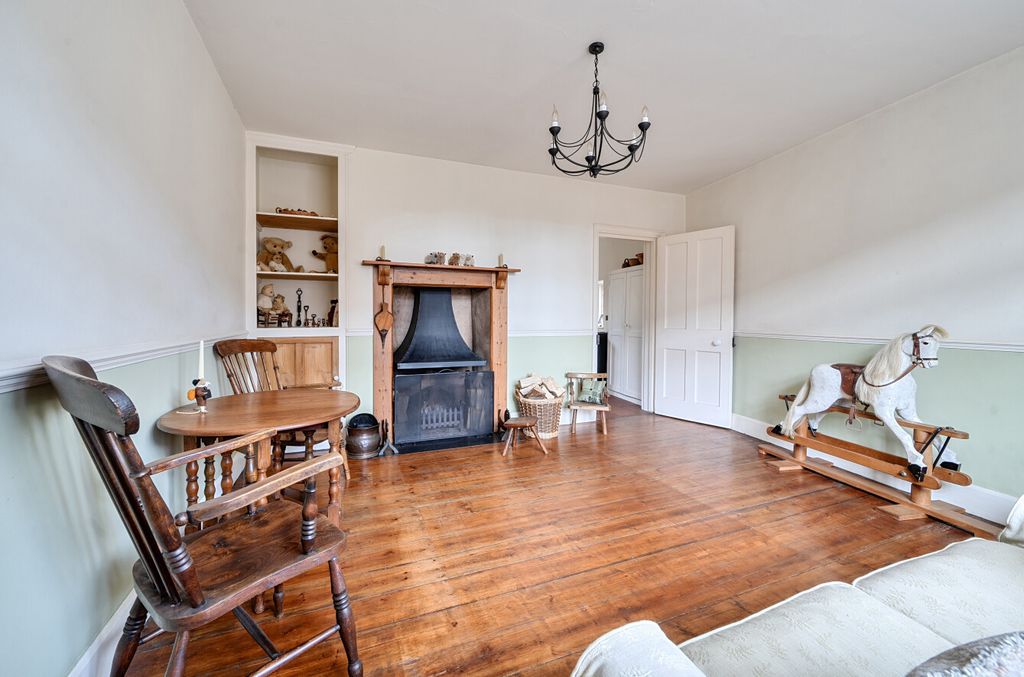 Property photo 2 of 23 1363787-16-692Eeb...