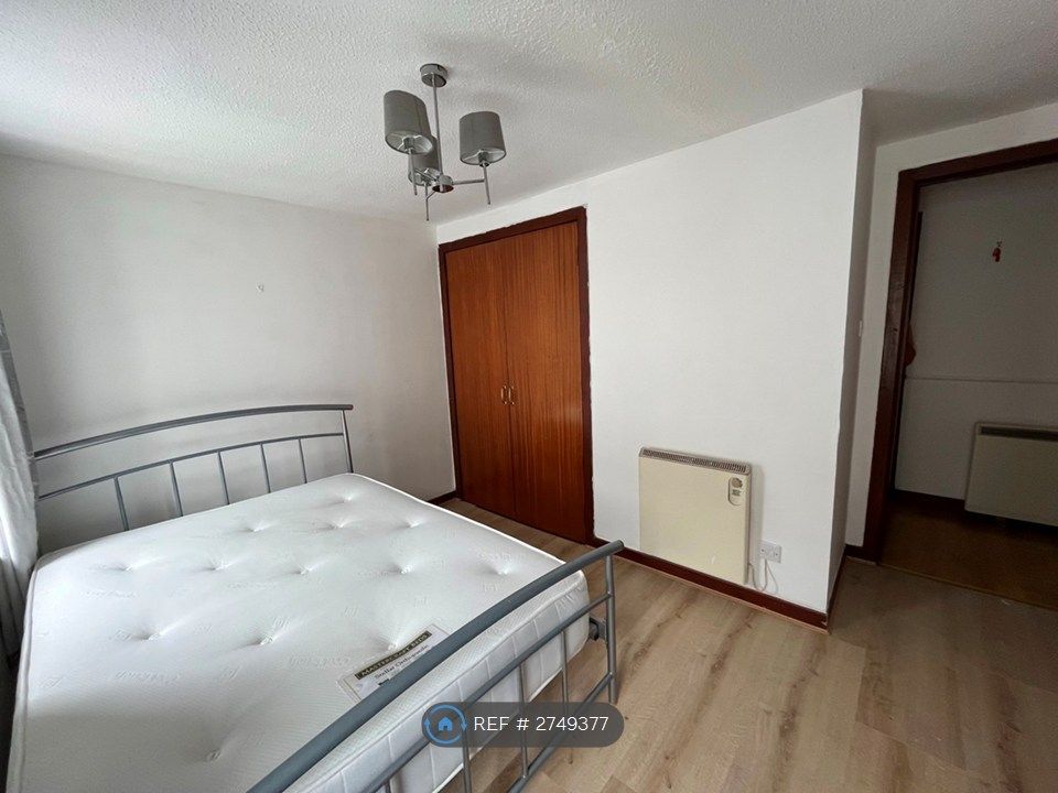 Property photo 3 of 9 Bedroom 1