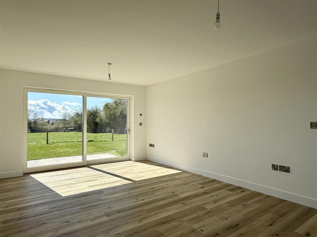 Property photo 3 of 38