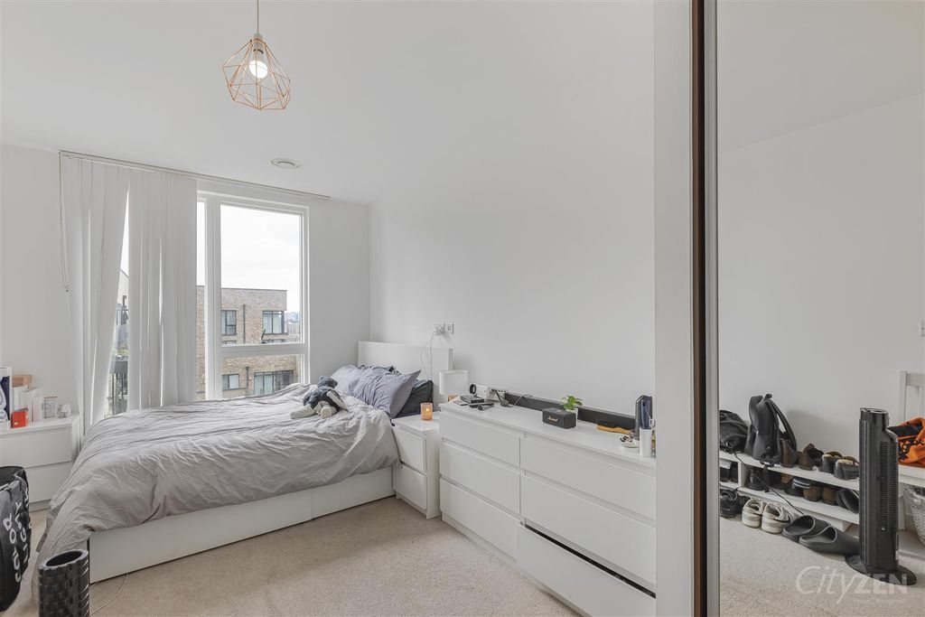 Property photo 3 of 18 Bedroom