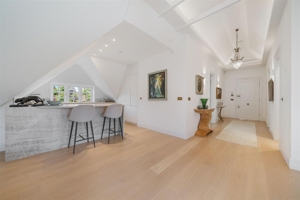 Property photo 2 of 13 Tff, 55 Elsworthy Road Nw3 3Bs-No Watermark-9.Jpg