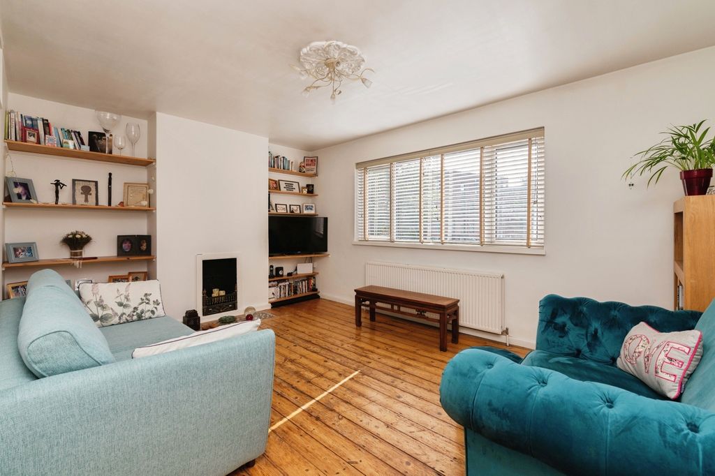 Property photo 2 of 14 Photo