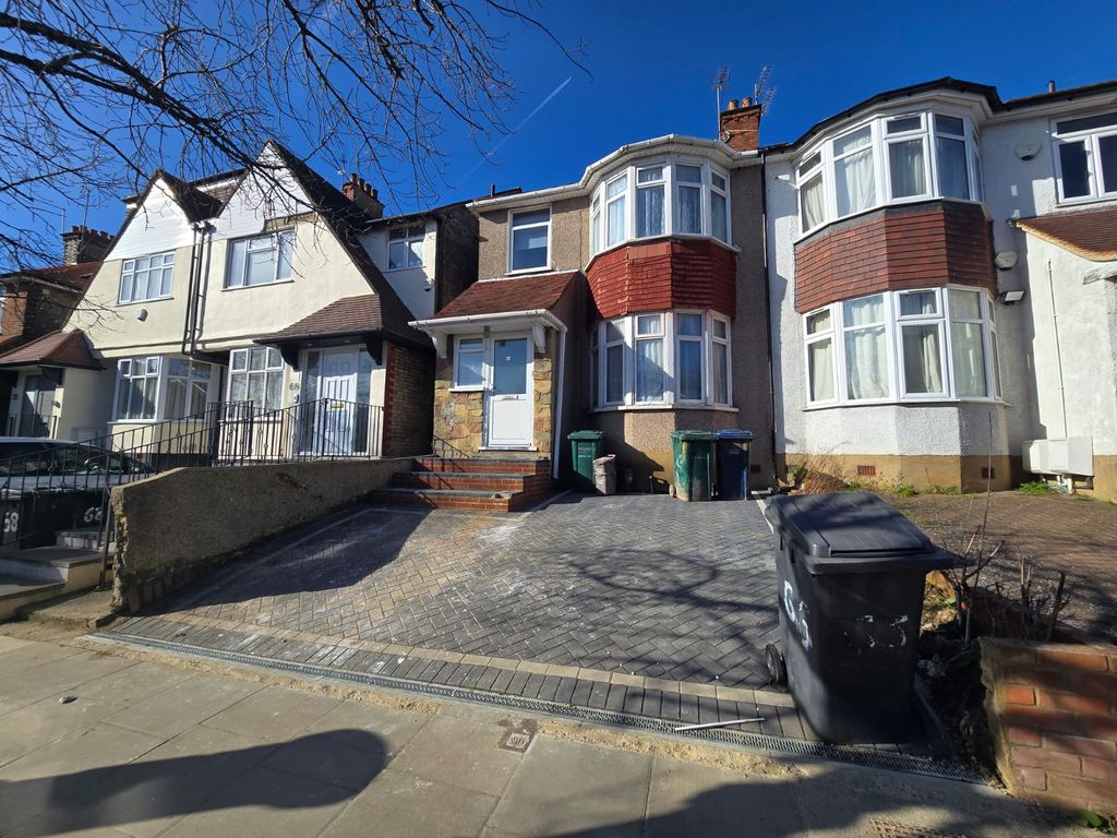 Property photo 1 of 8 3 Bed Semi-Detached House To Rent Leeside Crescent, London Nw11