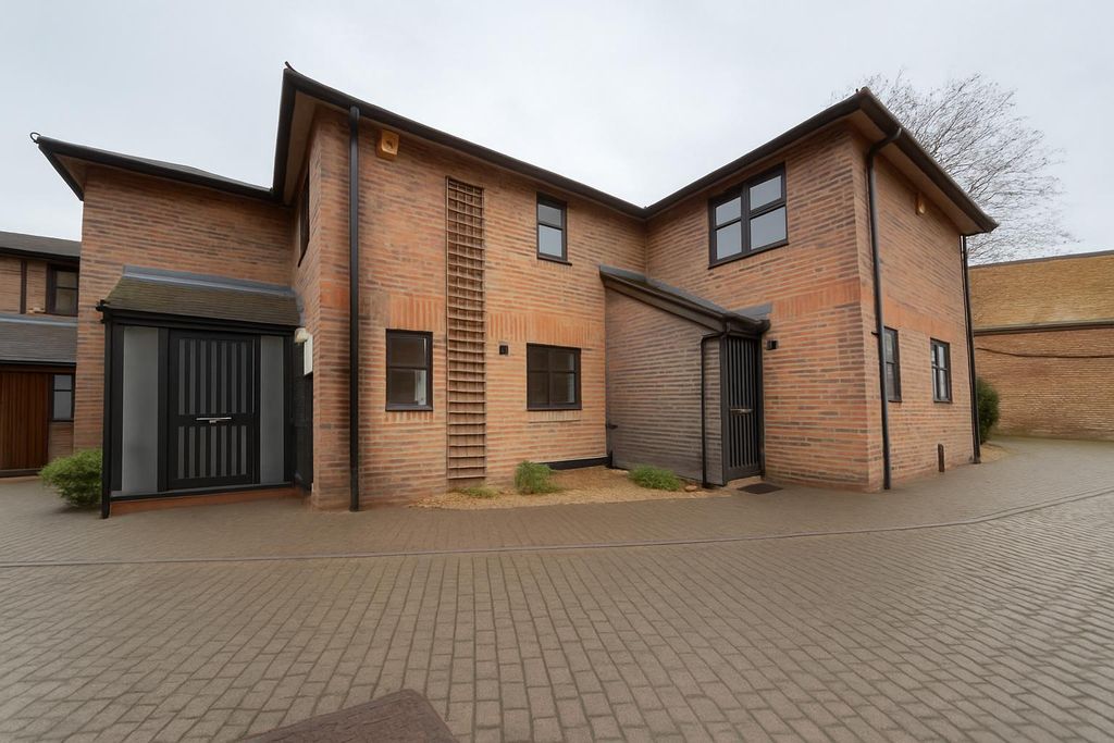 Property photo 1 of 8 6F342718-8827-4E27-Bb72-Cf8Df075925d.Png