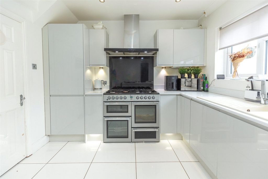 Property photo 2 of 17 Picture No. 05