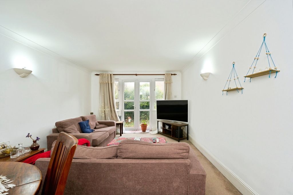 Property photo 2 of 8 Photo