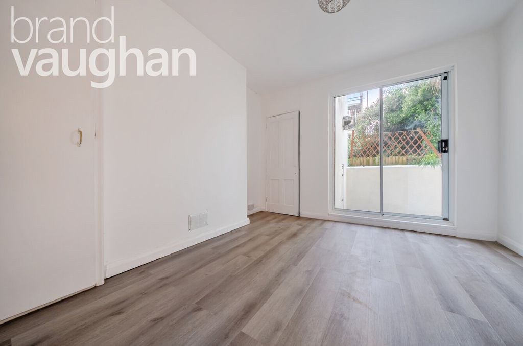 Property photo 2 of 8 Ec543921-28E9-46A...