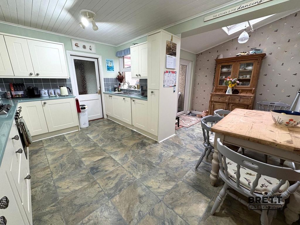 Additional image 5 of 4 bed end terrace house to rent56 John Street, Neyland, Milford Haven, Pembrokeshire. SA73