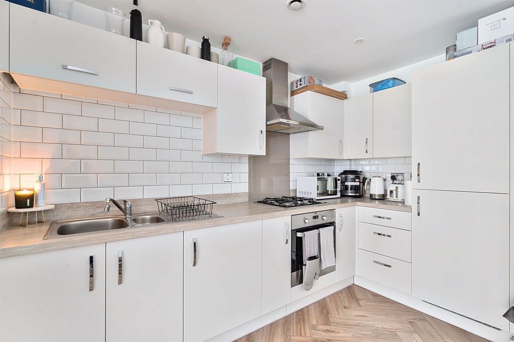 Property photo 2 of 11 Kitchen