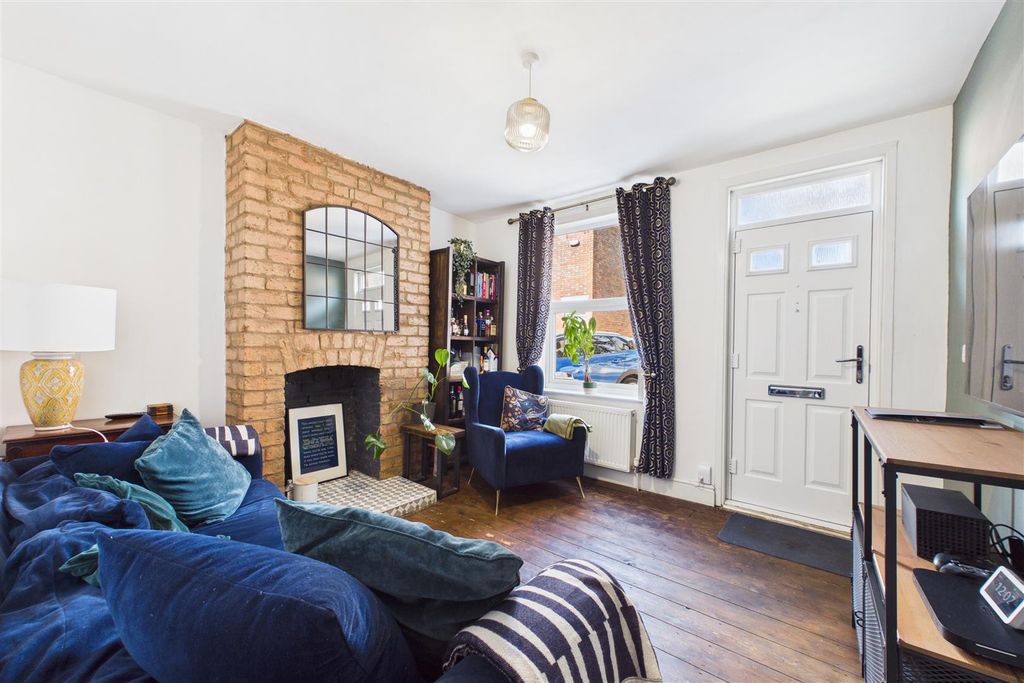 Property photo 2 of 16 Lounge