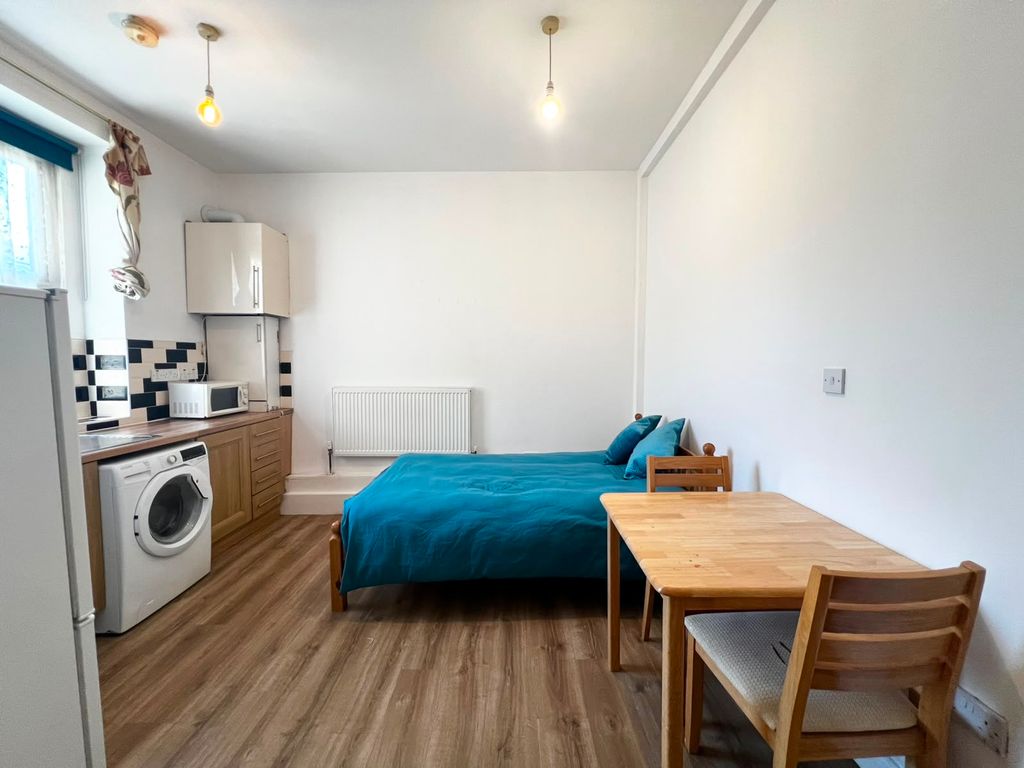 Property photo 2 of 15 8E7F17A7-2731-4c0B-98Ed-A3Ea9865799c