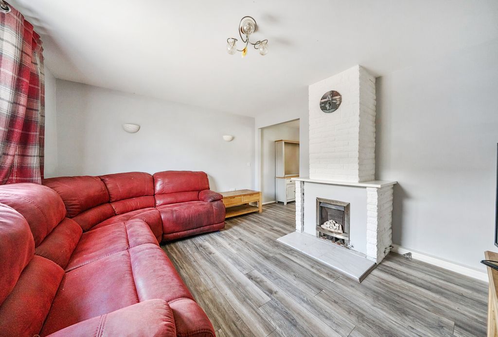 Property photo 3 of 9 1294027-1-685c0B0...