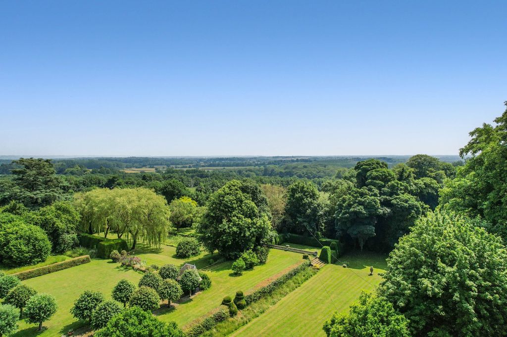 Property photo 2 of 23 Picture No. 17