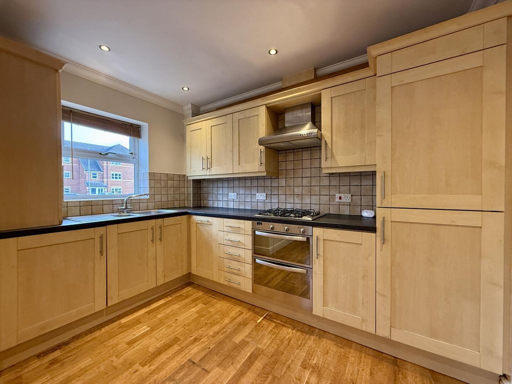 Property photo 3 of 15 Kitchen