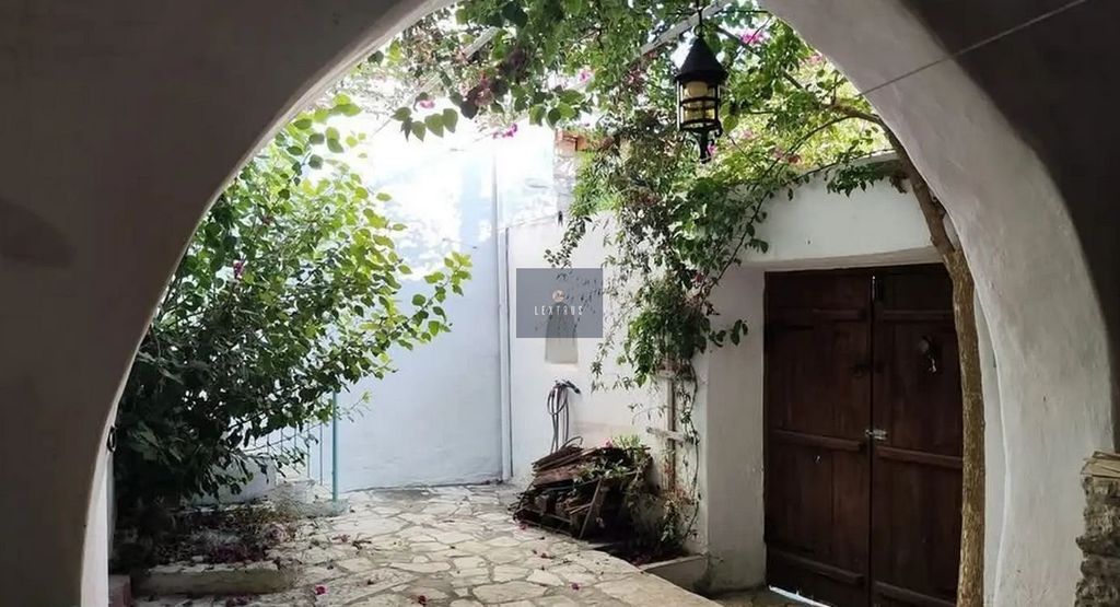 Property photo 3 of 12