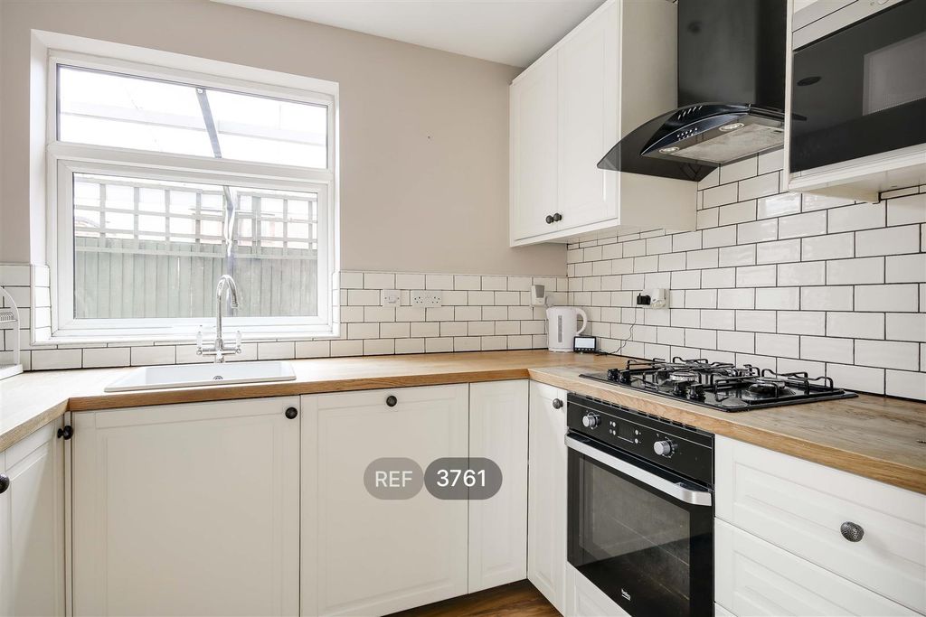 Property photo 2 of 18 Kitchen