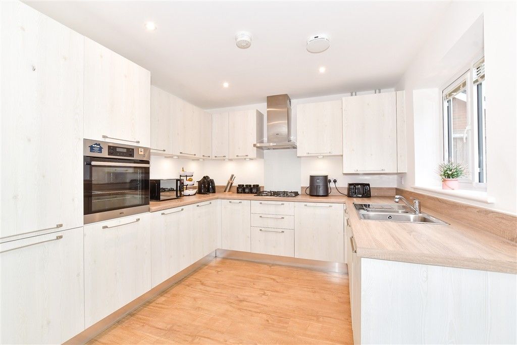 Property photo 3 of 11 Kitchen/Diner