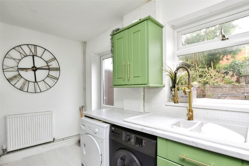 Property photo 2 of 19 Kitchen
