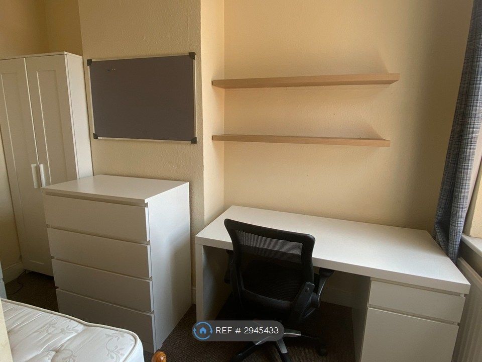 Property photo 3 of 8 Bedroom 2
