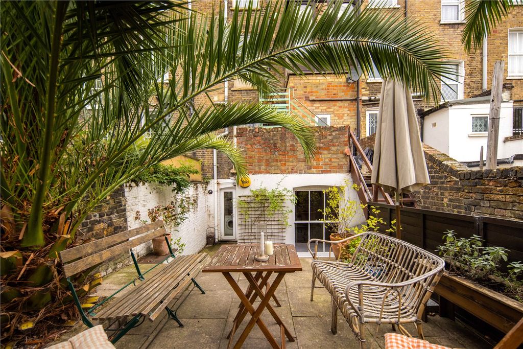 Property photo 3 of 18 Garden