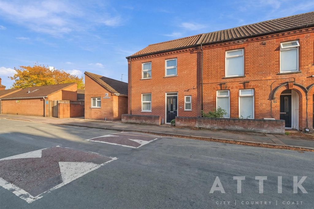 Property photo 1 of 27 Mousehold_Street_025.Jpg