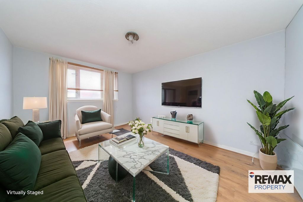 Property photo 2 of 21 Virtually Staged Lounge