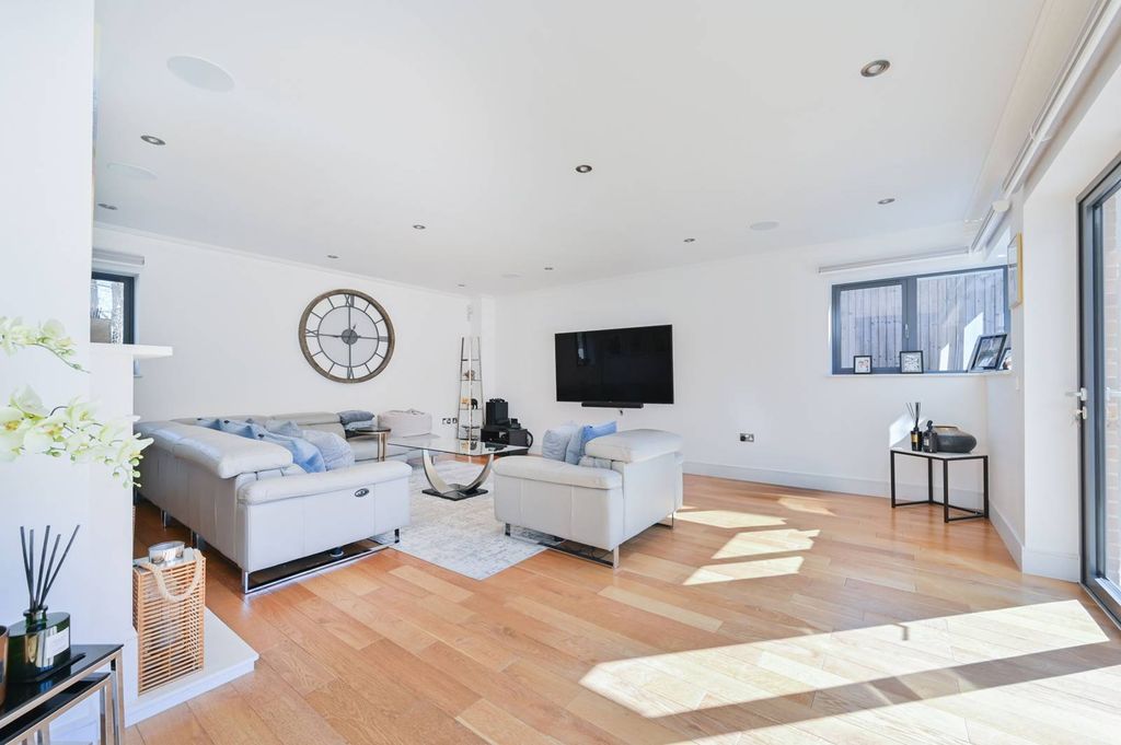 Property photo 2 of 47