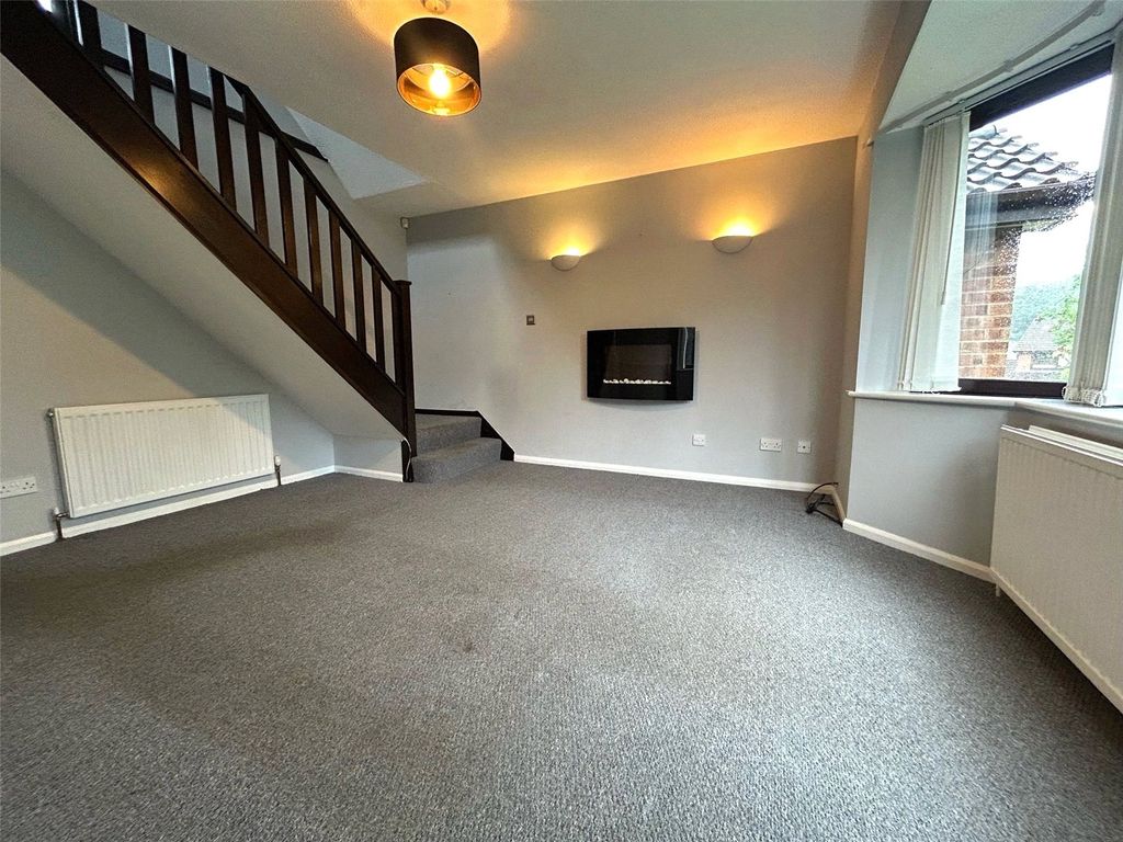 Property photo 3 of 8 Lounge