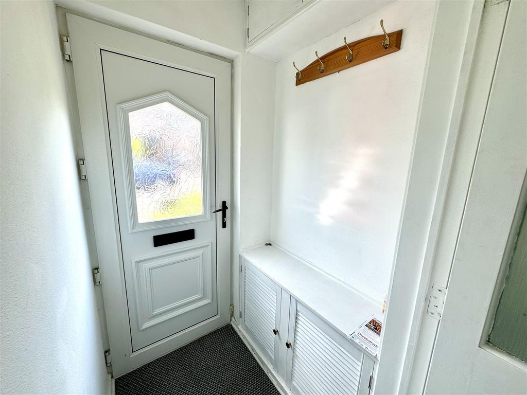 Property photo 2 of 14 Entrance Hall
